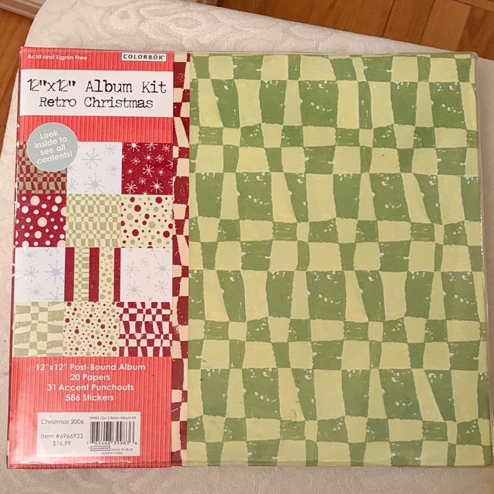 NWY Colorbok Retro Christmas Scrapbook Album Kit
